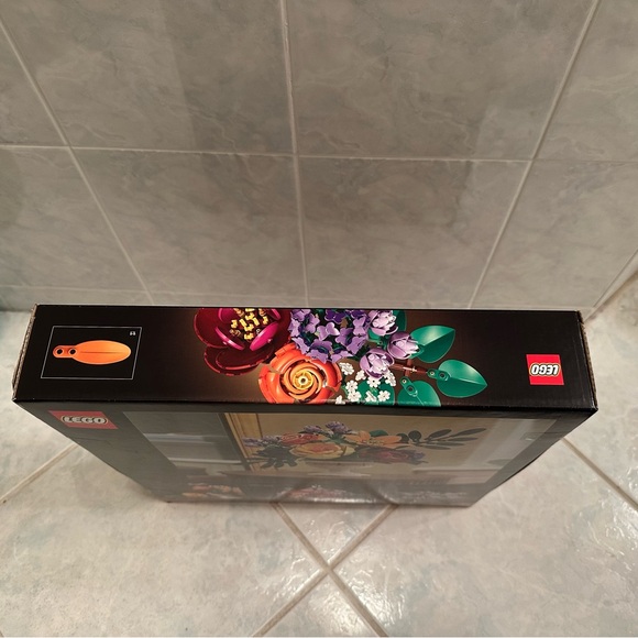 Sealed LEGO Botanicals Flower Arrangement style 10345 - Picture 3 of 7